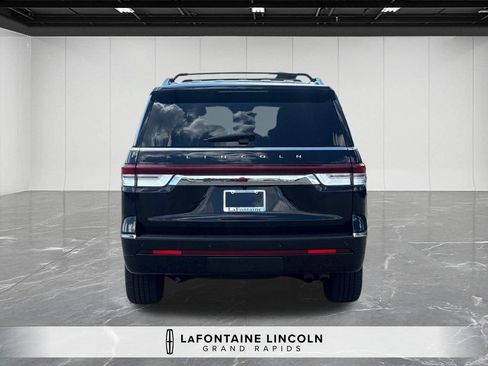 Certified 2022 Lincoln Navigator Reserve AWD/4WD image 4