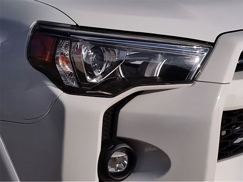 Used 2023 Toyota 4Runner SR5 Premium image 17