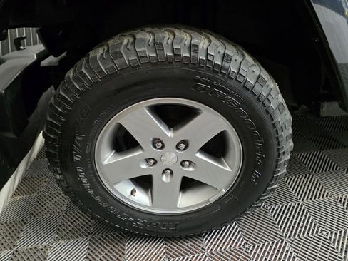 Used 2012 Jeep Wrangler Unlimited Rubicon w/ Dual Top Group AWD/4WD image 35