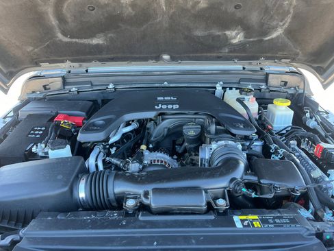 Used 2020 Jeep Gladiator Overland image 21