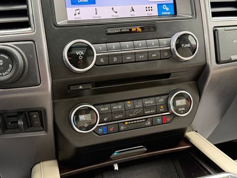 Used 2018 Ford Expedition Platinum AWD/4WD image 42
