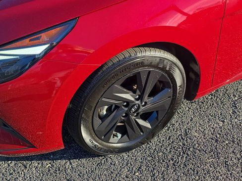 Used 2023 Hyundai Elantra SEL image 16