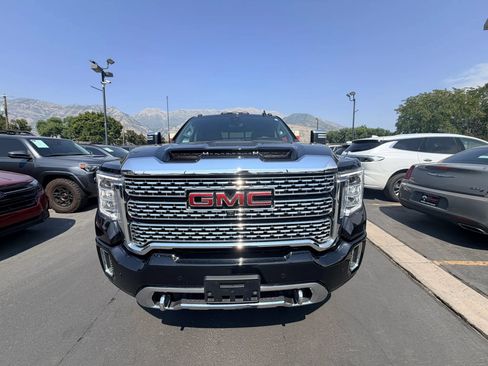 Used 2022 GMC Sierra 2500 Denali w/ Denali Black Diamond Edition AWD/4WD image 9