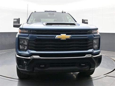 Used 2024 Chevrolet Silverado 2500 Custom w/ Custom Value Package image 3