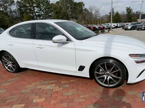 Used 2023 Genesis G70 2.0T image 3