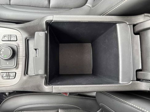 Used 2022 GMC Acadia SLT w/ Elevation Edition image 34