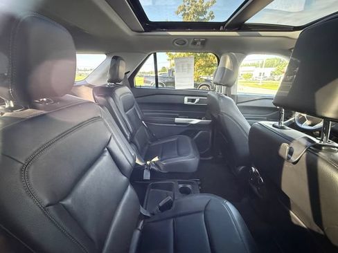 Used 2021 Ford Explorer XLT w/ Equipment Group 202A AWD/4WD image 24