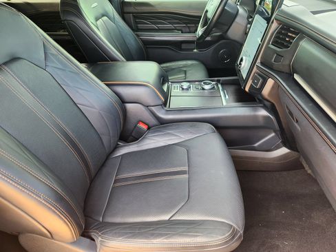 Used 2023 Ford Expedition Platinum AWD/4WD image 17