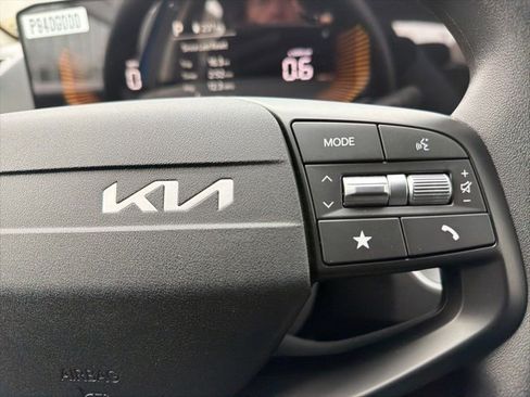 New 2025 Kia K4 LXS image 16