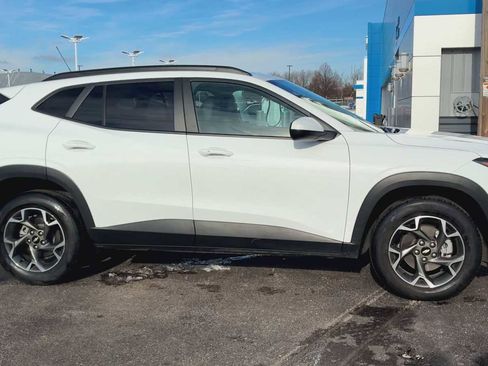 Certified 2024 Chevrolet Trax LT w/ Driver Confidence Package image 9