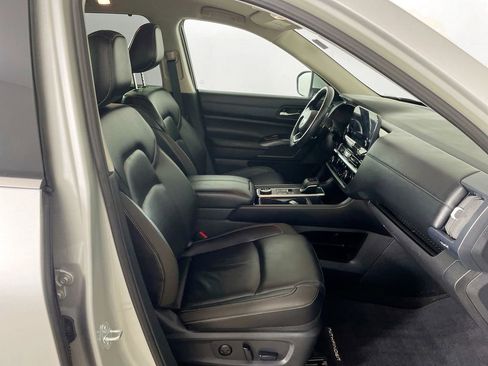 Used 2025 Nissan Pathfinder SL image 31