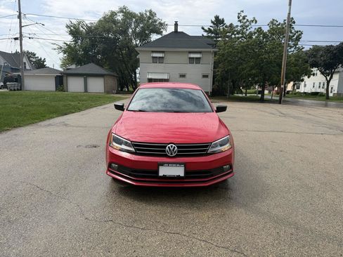 Used 2016 Volkswagen Jetta Sport FWD image 2