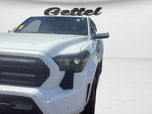 Used 2024 Toyota Tacoma SR5 w/ SR5 Upgrade Package RWD image 23