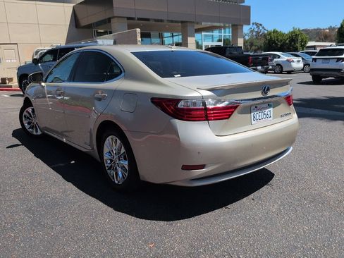 Used 2014 Lexus ES 300h w/ Luxury Package w/Bamboo Trim FWD image 6