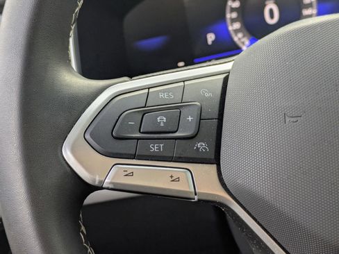 Used 2025 Volkswagen Taos SE w/ Panoramic Sunroof Package image 32