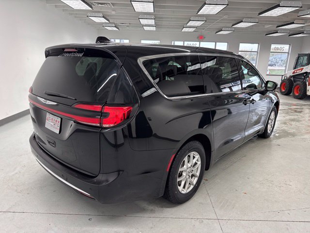 Used 2025 Chrysler Pacifica Select FWD image 13