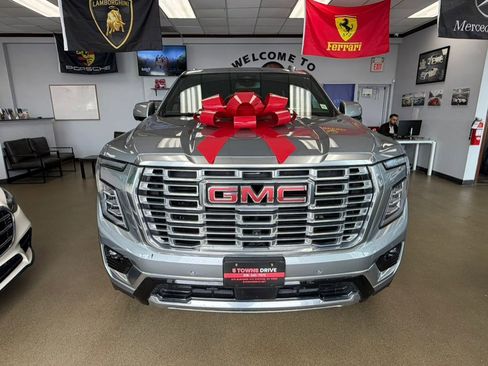 Used 2025 GMC Yukon Denali AWD/4WD image 4