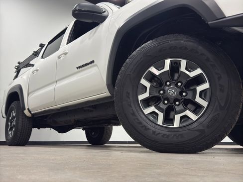 Used 2021 Toyota Tacoma TRD Off-Road image 2