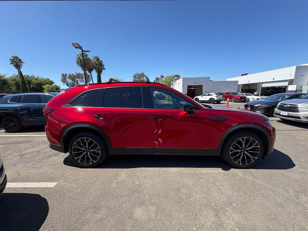 Certified 2025 MAZDA CX-70 Plug-In Hybrid w/ Premium Plus AWD/4WD image 5