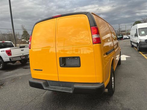 Used 2019 Chevrolet Express 3500 w/ Driver Convenience Package image 7