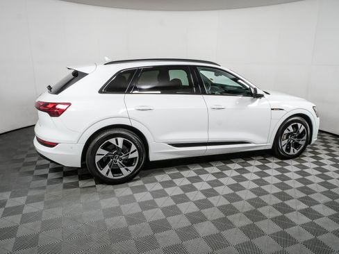Used 2023 Audi e-tron Premium w/ Convenience Plus Package AWD/4WD image 2