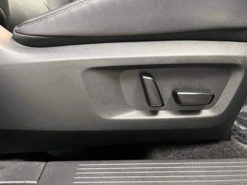 Used 2024 Nissan Rogue SL AWD/4WD image 29