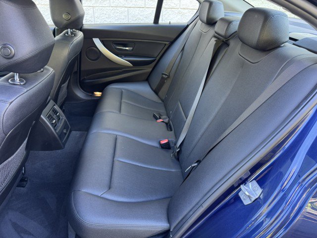 Used 2018 BMW 320i xDrive Sedan w/ Convenience Package AWD/4WD image 8