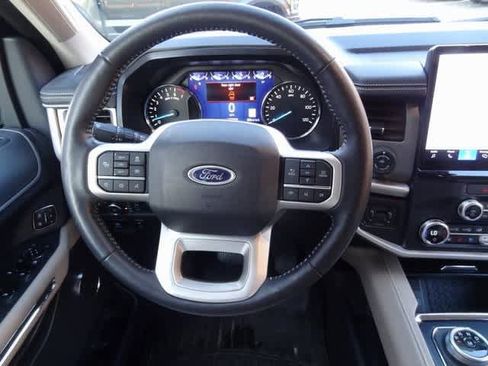 Used 2023 Ford Expedition XLT image 17