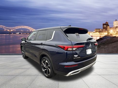 Used 2024 Mitsubishi Outlander SE Black Edition image 3