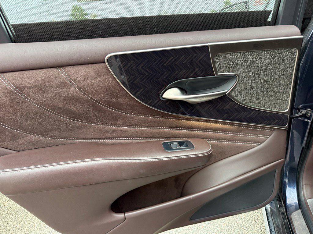 Used 2018 Lexus LS 500 w/ Luxury Package RWD image 40
