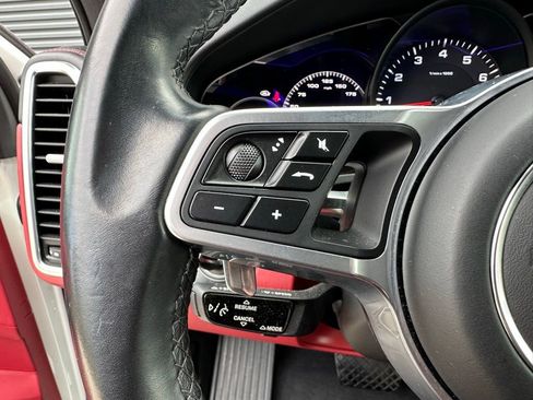Certified 2023 Porsche Cayenne image 18