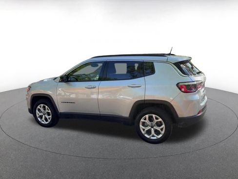 Used 2025 Jeep Compass Latitude image 10