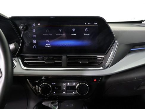 Used 2025 Chevrolet Trax LT w/ LT Convenience Package FWD image 41