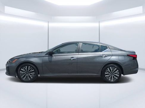 Used 2025 Nissan Altima 2.5 SV FWD image 6