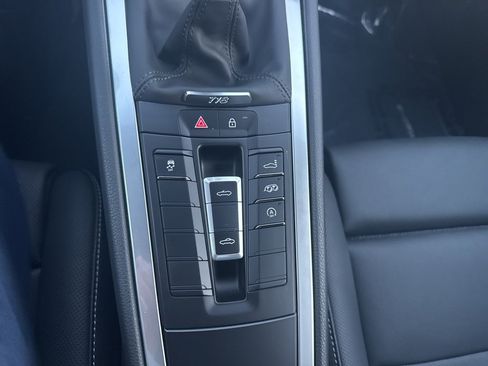 Used 2025 Porsche 718 Boxster image 32