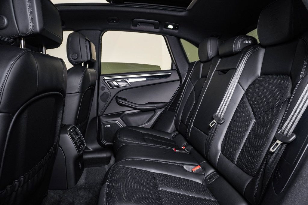 Certified 2026 Porsche Macan S AWD/4WD image 17
