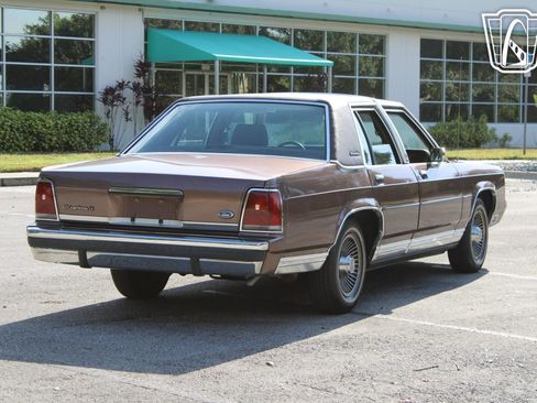Used 1989 Ford LTD Crown Victoria image 19