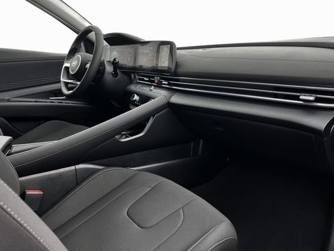 New 2025 Hyundai Elantra SEL image 15