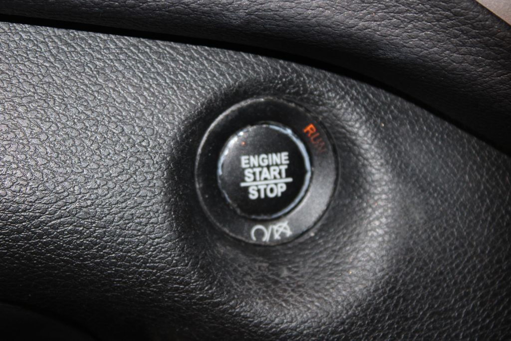 Used 2018 Jeep Cherokee Latitude Plus FWD image 38