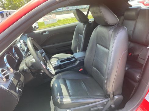 Used 2005 Ford Mustang Convertible RWD image 7