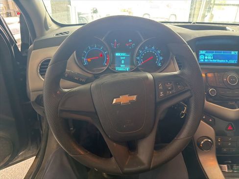 Used 2014 Chevrolet Cruze LS FWD image 7