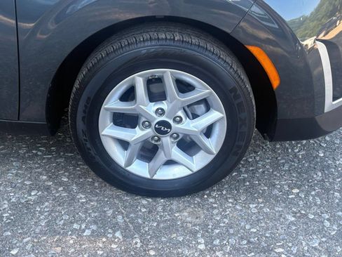Used 2025 Kia Soul LX w/ LX Technology Package FWD image 27