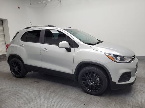 Used 2021 Chevrolet Trax LT w/ Sport Edition FWD image 11