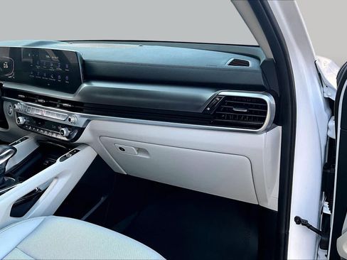 Certified 2025 Kia Telluride S FWD image 19