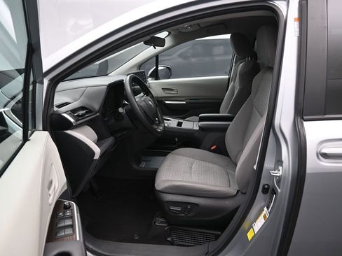 Certified 2024 Toyota Sienna LE image 11