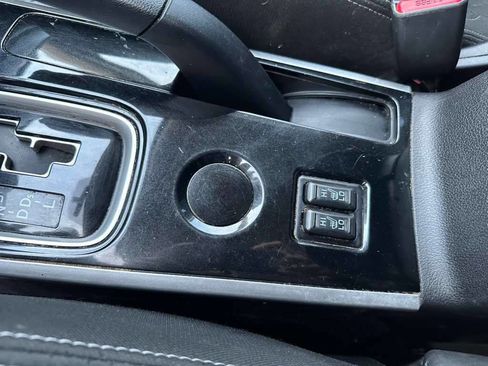 Used 2017 Mitsubishi Outlander SE image 19