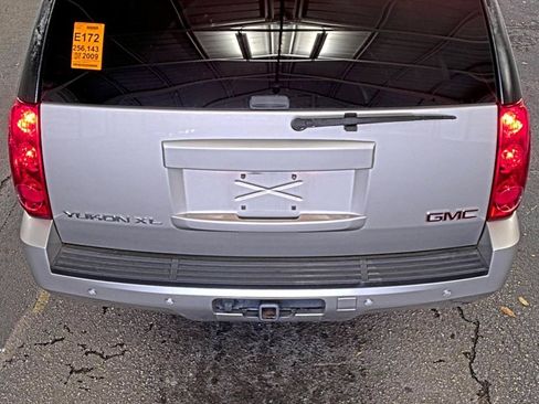 Used 2009 GMC Yukon XL SLT w/ Preferred Package RWD image 8