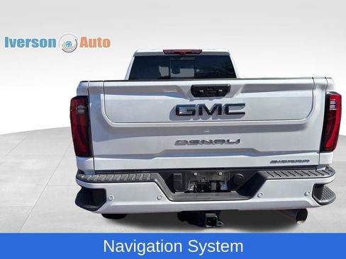 Used 2024 GMC Sierra 2500 Denali Ultimate image 8