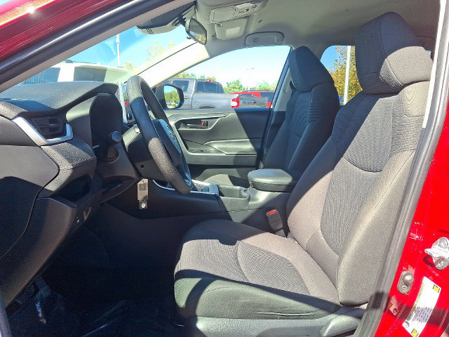 Used 2025 Toyota RAV4 LE AWD/4WD image 13