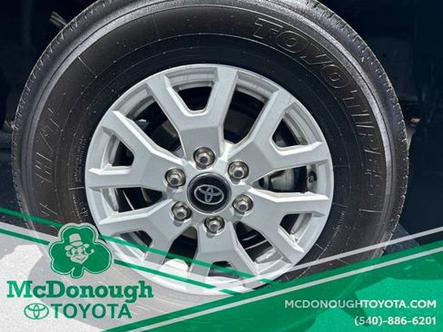 Certified 2025 Toyota Tacoma SR5 AWD/4WD image 21